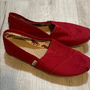 TOMS Women's Vibrant Red Canvas Flats